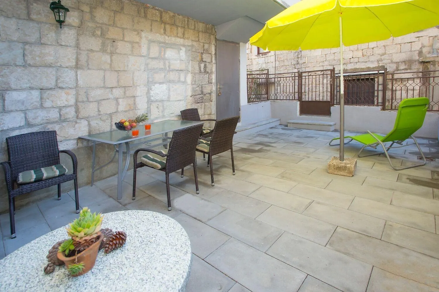 Apartment Zdrav - With Big Terrace Split