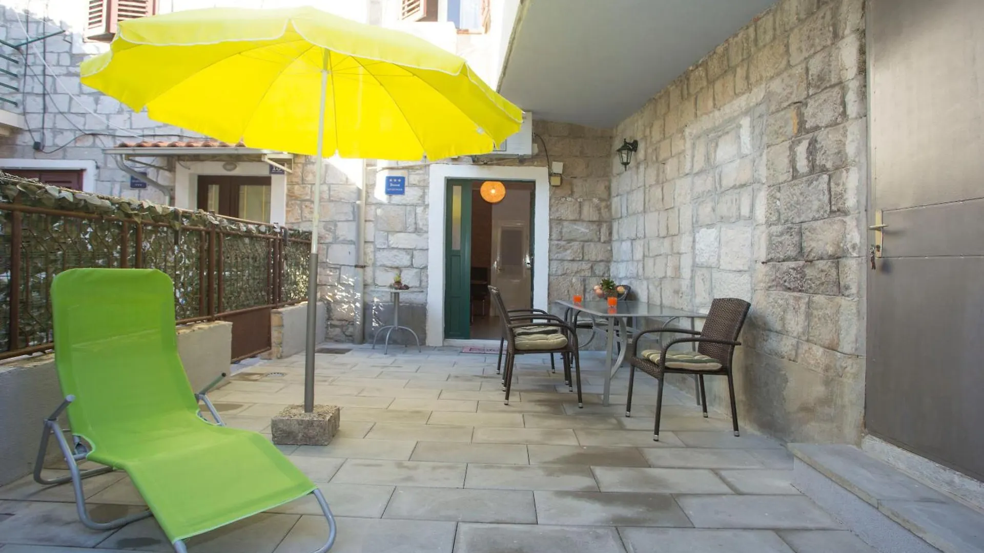 Apartment Zdrav - With Big Terrace Split