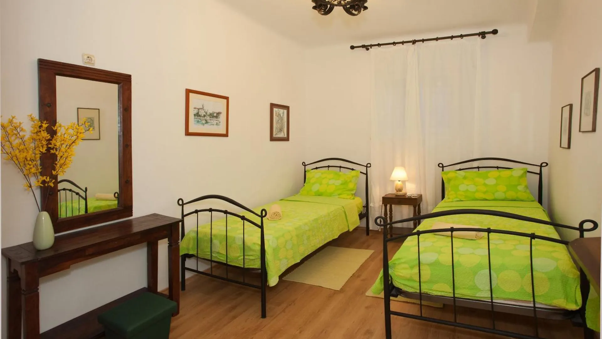 Apartment Zdrav - With Big Terrace Split