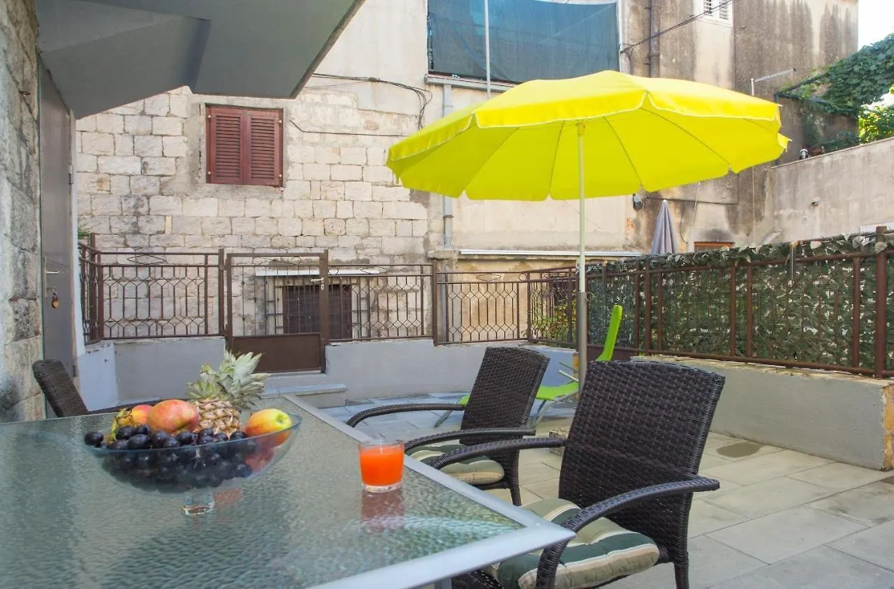 Apartment Zdrav - With Big Terrace Split Croatia
