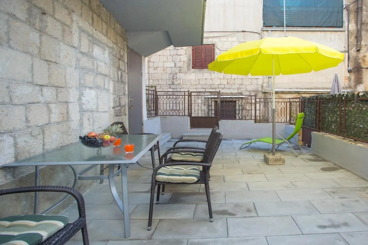 Apartment Zdrav - With Big Terrace Split