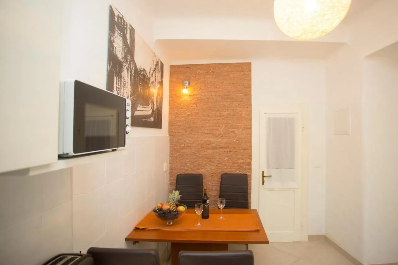 Apartment Zdrav - With Big Terrace Split